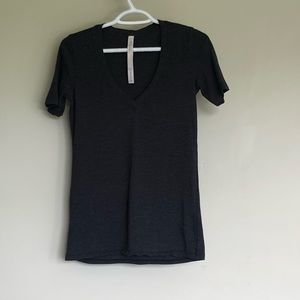 LULULEMON T SHIRT | RIP TAG STILL ON | DARK GREY